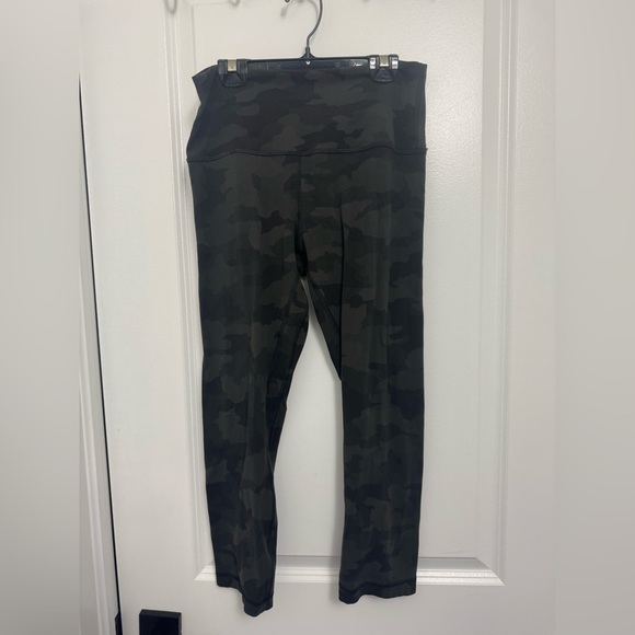 EUC Lululemon Align High-Rise Crop 21"
Heritage 365 Camo Dark Olive Multi - Picture 7 of 8